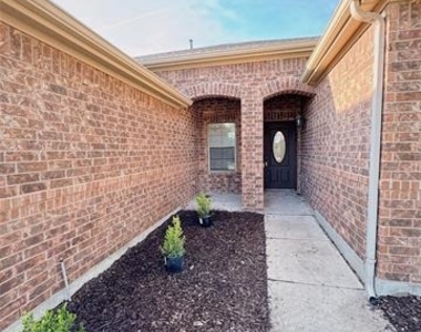 7504 Shasta Drive - Photo Thumbnail 2