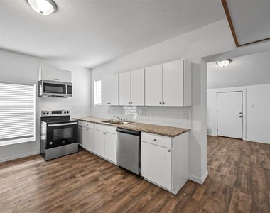 708 W Day Street - Photo Thumbnail 5
