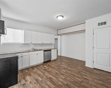 708 W Day Street - Photo Thumbnail 2