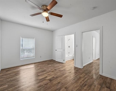 708 W Day Street - Photo Thumbnail 11