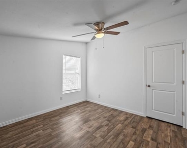 708 W Day Street - Photo Thumbnail 9