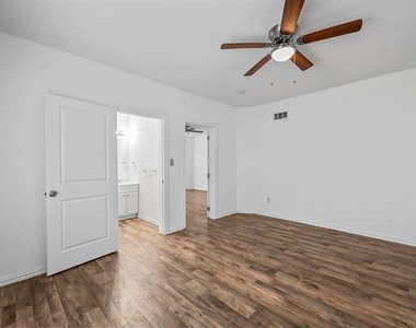 708 W Day Street - Photo Thumbnail 12
