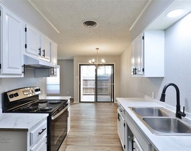 3117 Button Willow Avenue - Photo Thumbnail 16