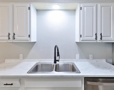 3117 Button Willow Avenue - Photo Thumbnail 17