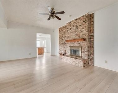 2623 Fallcreek Drive - Photo Thumbnail 7