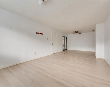 2623 Fallcreek Drive - Photo Thumbnail 6