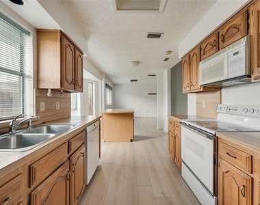 2623 Fallcreek Drive - Photo Thumbnail 10