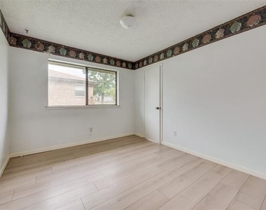 2623 Fallcreek Drive - Photo Thumbnail 12