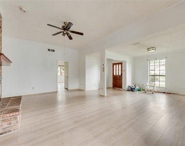 2623 Fallcreek Drive - Photo Thumbnail 4