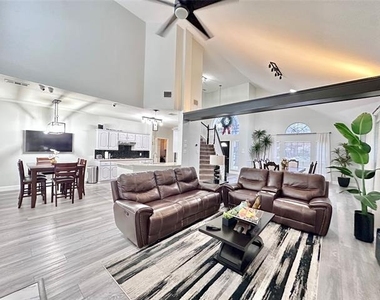 1707 Rosbury Court - Photo Thumbnail 5