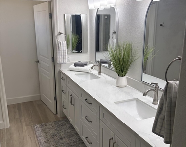 123 N Washington Street - Photo Thumbnail 6