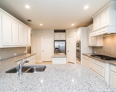 3816 Walden Drive - Photo Thumbnail 4