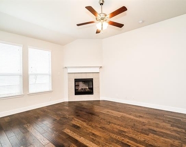 3816 Walden Drive - Photo Thumbnail 2