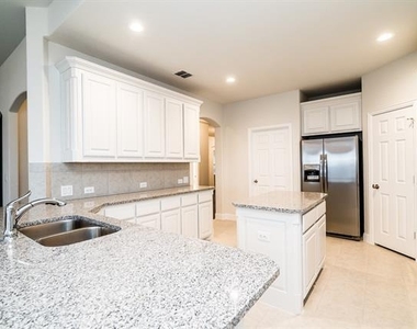3816 Walden Drive - Photo Thumbnail 3