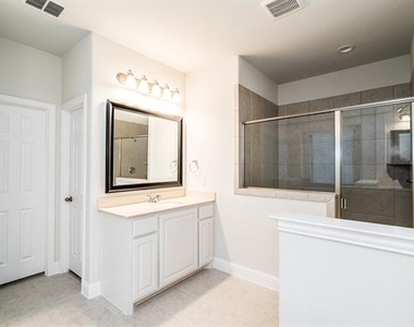 3816 Walden Drive - Photo Thumbnail 9