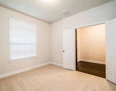 3816 Walden Drive - Photo Thumbnail 16