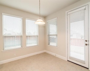 3816 Walden Drive - Photo Thumbnail 6
