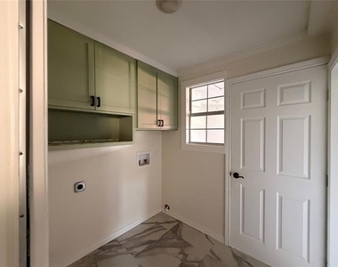 3709 Pinewood Street - Photo Thumbnail 8