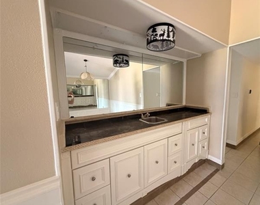 3709 Pinewood Street - Photo Thumbnail 7