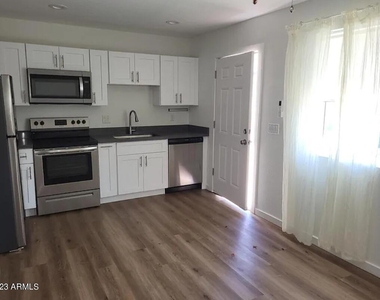 1522 W Polk Street - Photo Thumbnail 2