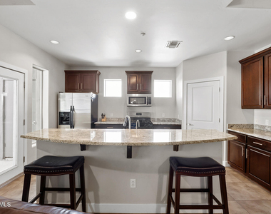 945 E Playa Del Norte Drive - Photo Thumbnail 10