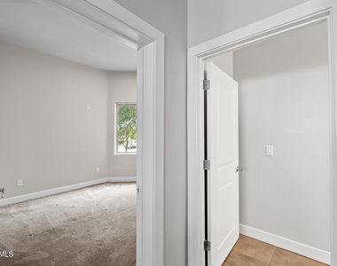945 E Playa Del Norte Drive - Photo Thumbnail 18