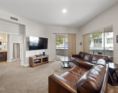 945 E Playa Del Norte Drive - Photo Thumbnail 7