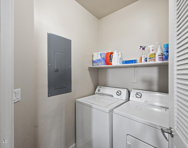 945 E Playa Del Norte Drive - Photo Thumbnail 17