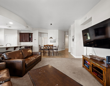 945 E Playa Del Norte Drive - Photo Thumbnail 9