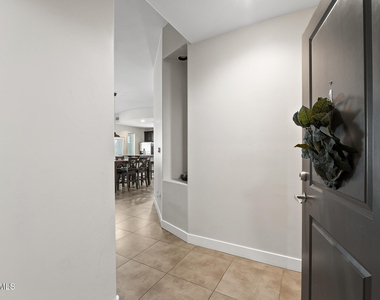 945 E Playa Del Norte Drive - Photo Thumbnail 3