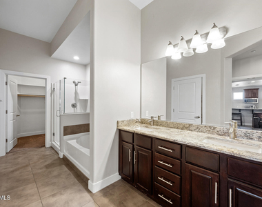 945 E Playa Del Norte Drive - Photo Thumbnail 27