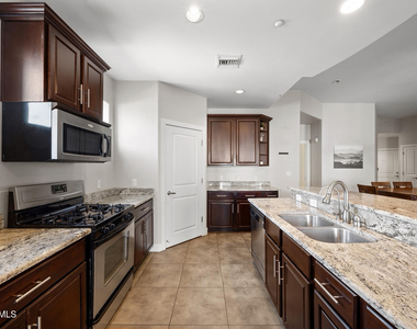 945 E Playa Del Norte Drive - Photo Thumbnail 13