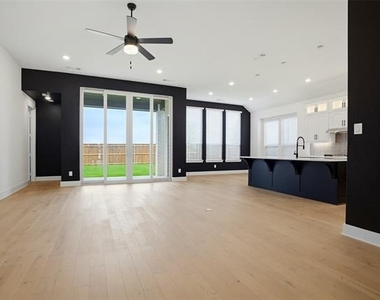 16317 Renault Street - Photo Thumbnail 9