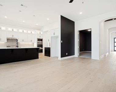 16317 Renault Street - Photo Thumbnail 10