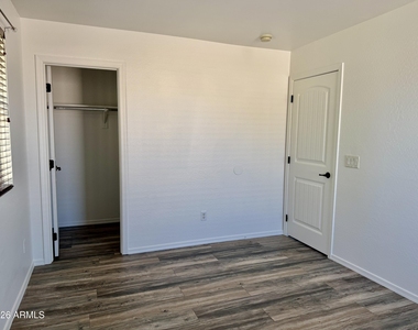 3340 S Sunland Drive - Photo Thumbnail 22