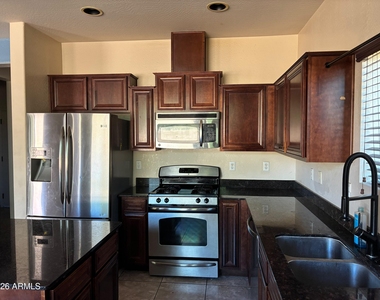 3340 S Sunland Drive - Photo Thumbnail 5