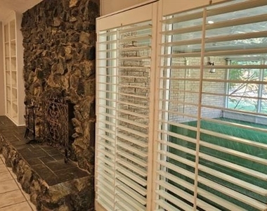 5660 Conlin Drive - Photo Thumbnail 6