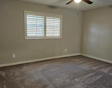 5660 Conlin Drive - Photo Thumbnail 5