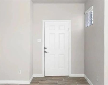 2820 Percheron Drive - Photo Thumbnail 7