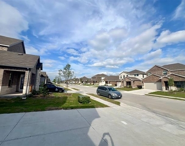 2378 Aspen Hill Drive - Photo Thumbnail 2