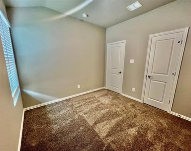 2378 Aspen Hill Drive - Photo Thumbnail 7