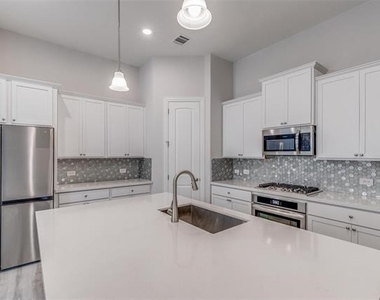 4322 Maple Bloom Drive - Photo Thumbnail 8
