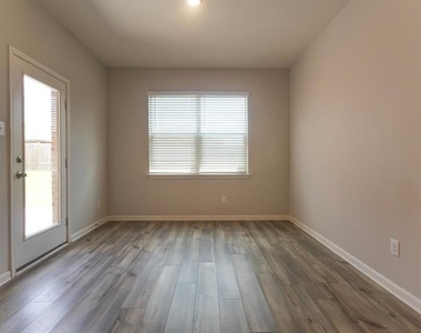 2100 Penaflor Drive - Photo Thumbnail 4