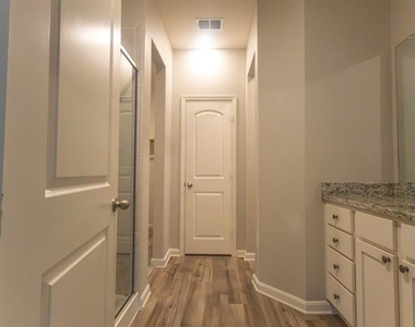 2100 Penaflor Drive - Photo Thumbnail 10