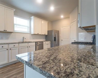 2100 Penaflor Drive - Photo Thumbnail 6
