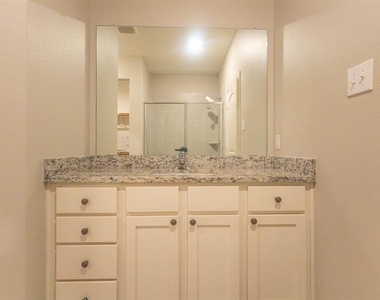 2100 Penaflor Drive - Photo Thumbnail 12