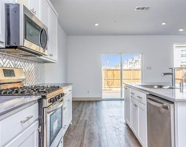 1328 Hill Country Place - Photo Thumbnail 12