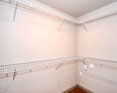 4800 W Illinois Avenue - Photo Thumbnail 11