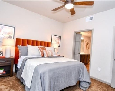 4800 W Illinois Avenue - Photo Thumbnail 5