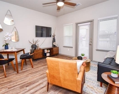 4800 W Illinois Avenue - Photo Thumbnail 13